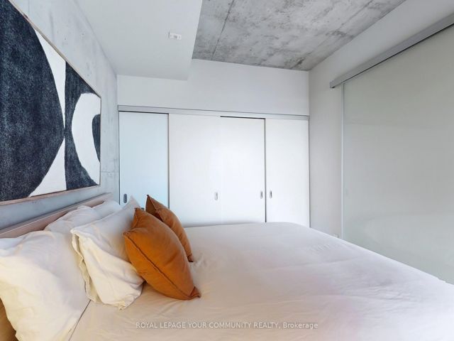 403 - 319 Carlaw Ave