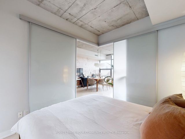 403 - 319 Carlaw Ave