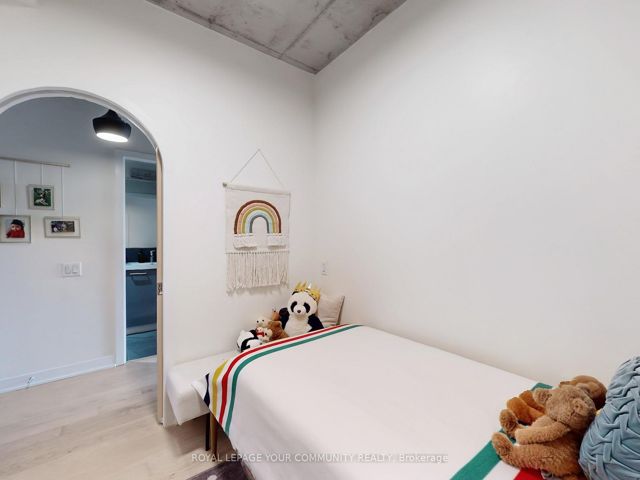 403 - 319 Carlaw Ave