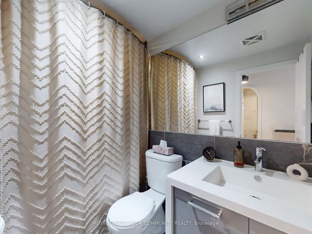 403 - 319 Carlaw Ave