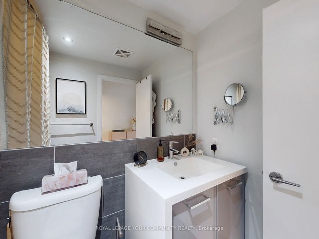 403 - 319 Carlaw Ave