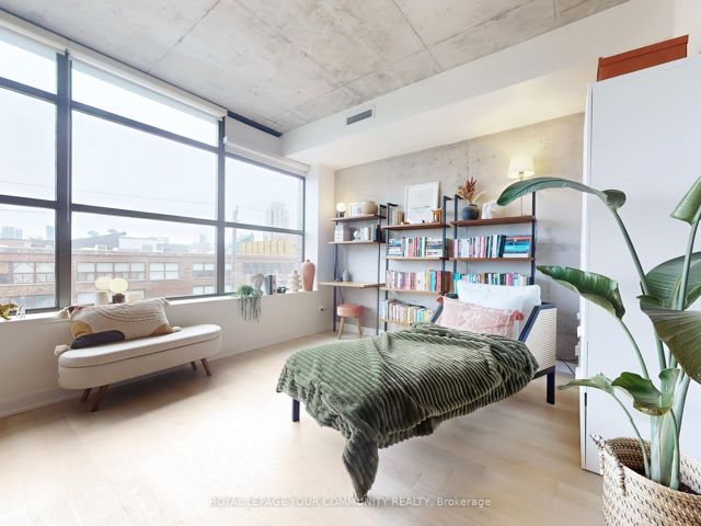 403 - 319 Carlaw Ave