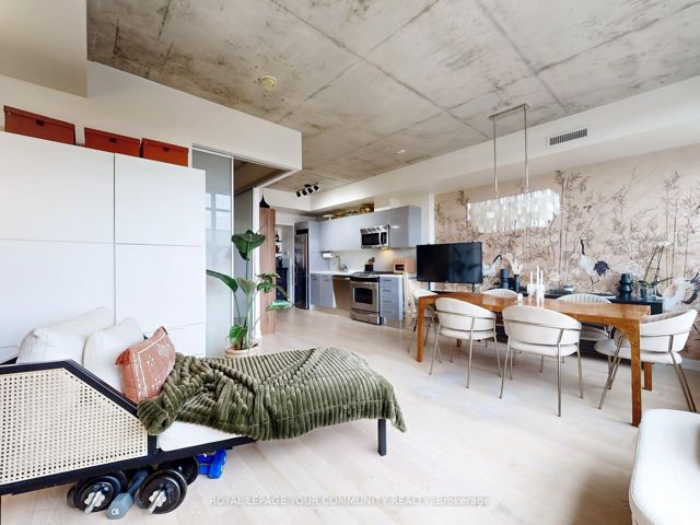 403 - 319 Carlaw Ave