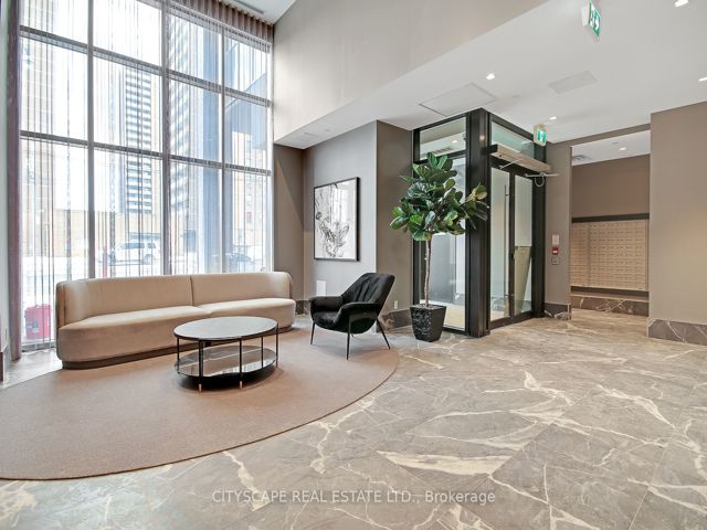 1611 - 286 Main St