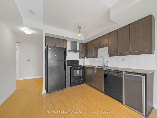 1801 - 25 Town Centre Crt