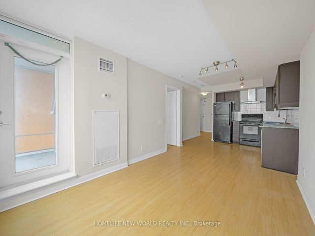 1801 - 25 Town Centre Crt