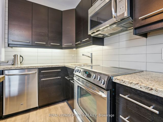 201 - 326 Carlaw Ave