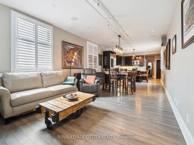 201 - 326 Carlaw Ave