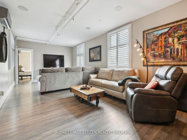 201 - 326 Carlaw Ave