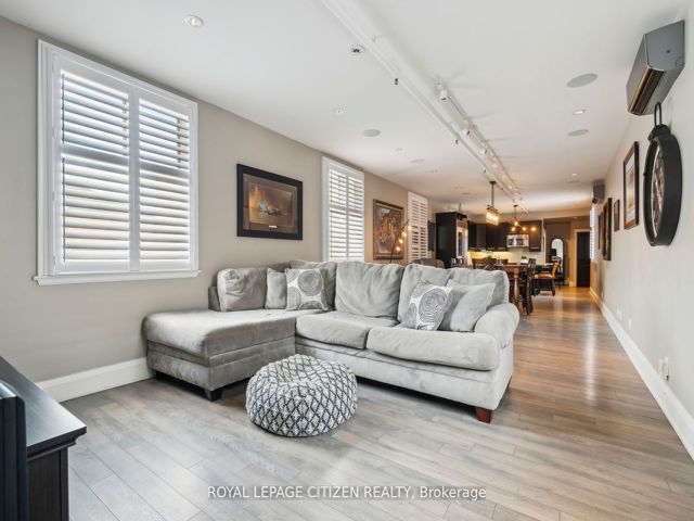 201 - 326 Carlaw Ave