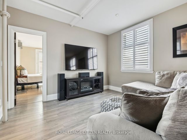 201 - 326 Carlaw Ave