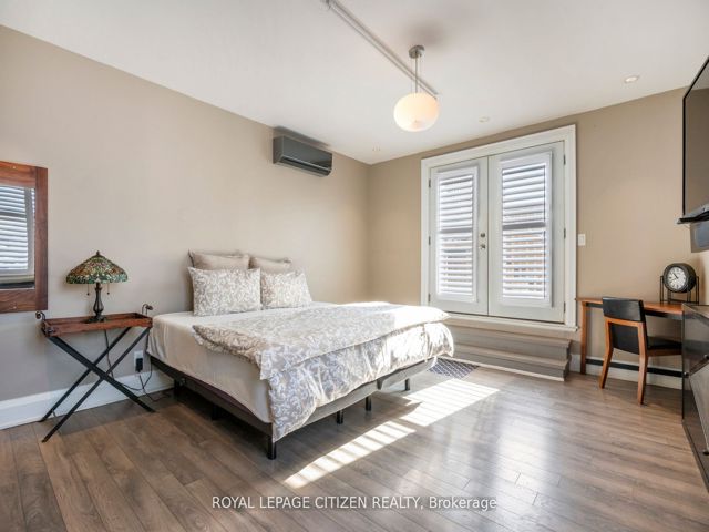 201 - 326 Carlaw Ave