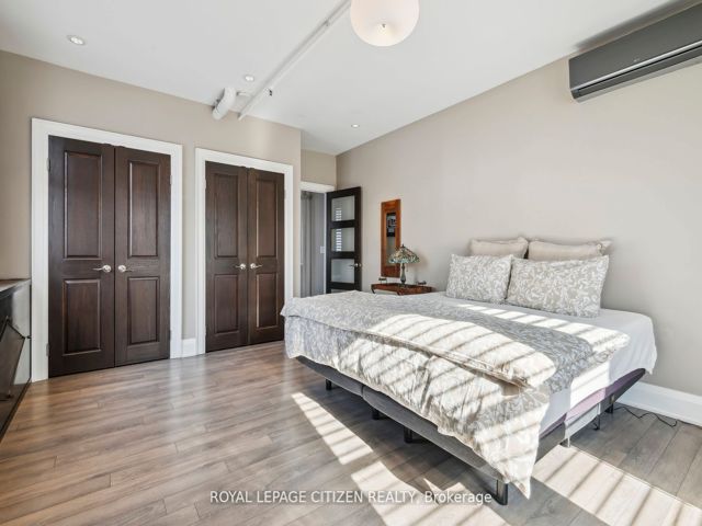 201 - 326 Carlaw Ave