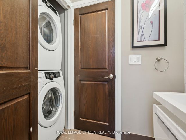 201 - 326 Carlaw Ave