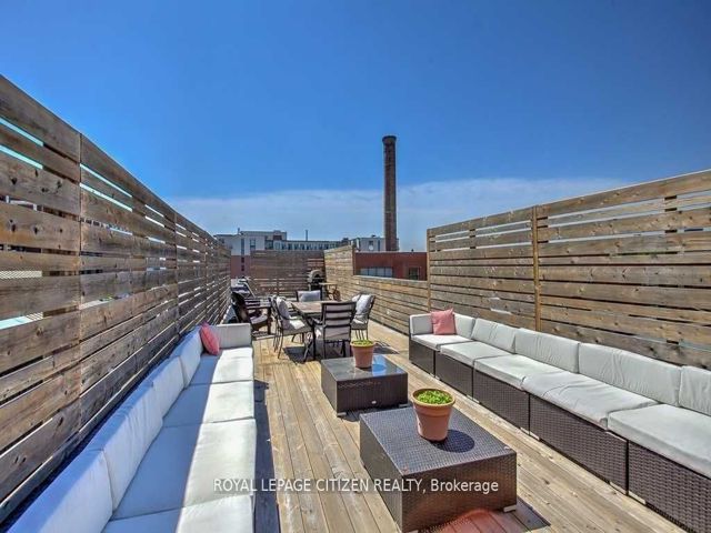 201 - 326 Carlaw Ave