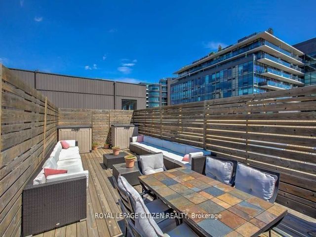 201 - 326 Carlaw Ave
