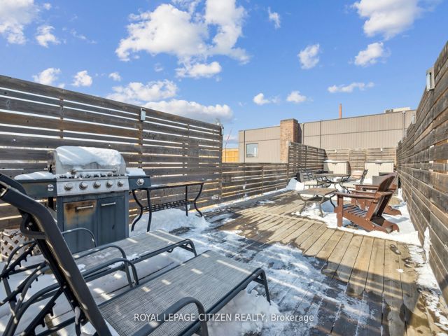 201 - 326 Carlaw Ave