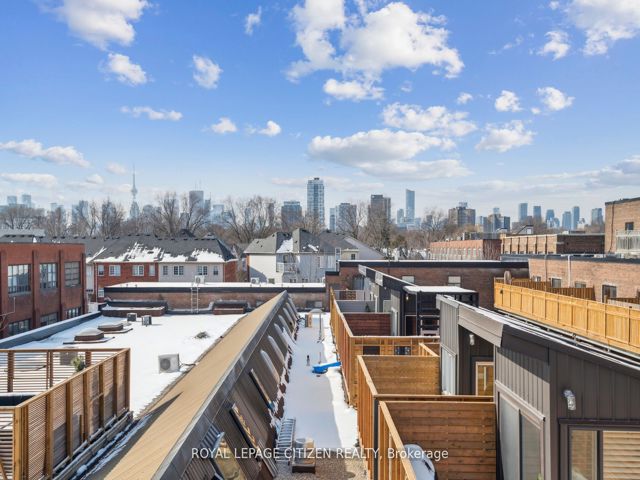 201 - 326 Carlaw Ave