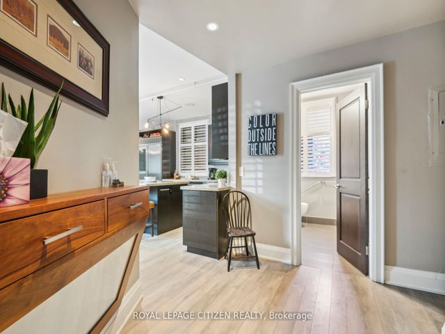 201 - 326 Carlaw Ave