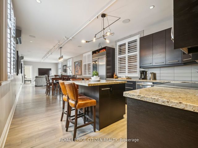 201 - 326 Carlaw Ave