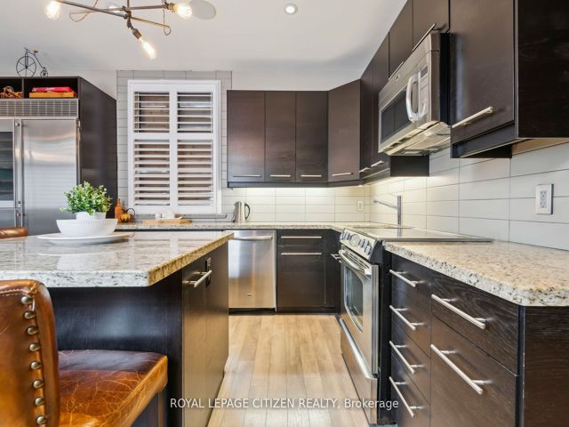 201 - 326 Carlaw Ave