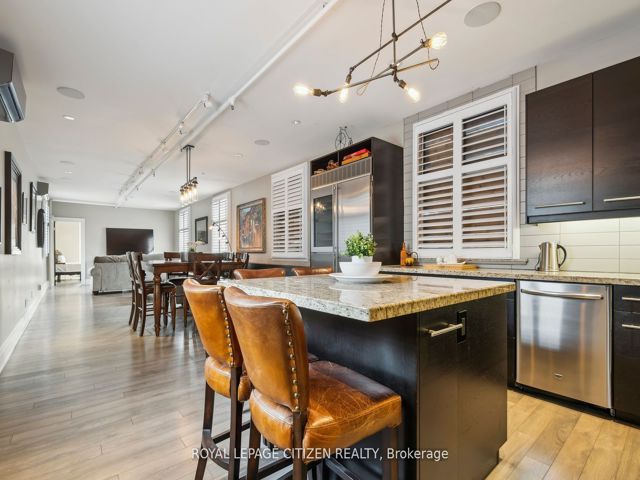 201 - 326 Carlaw Ave
