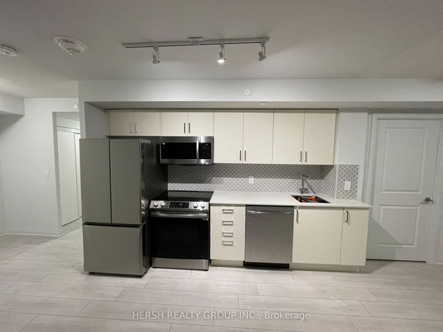 1710 - 20 Meadowglen Pl