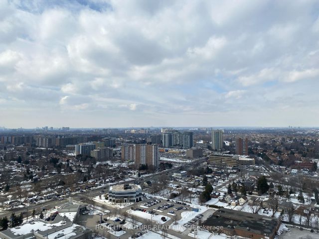 3121 - 275 Village Green Sq
