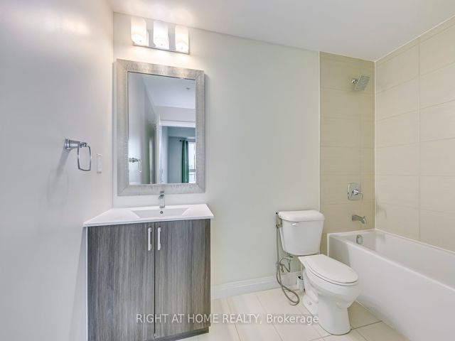 720 - 22 East Haven Dr