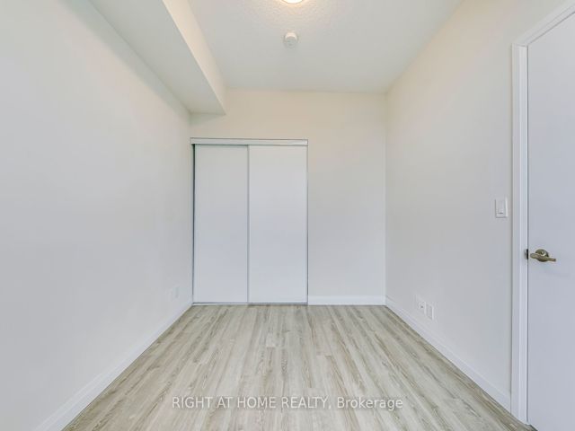 720 - 22 East Haven Dr