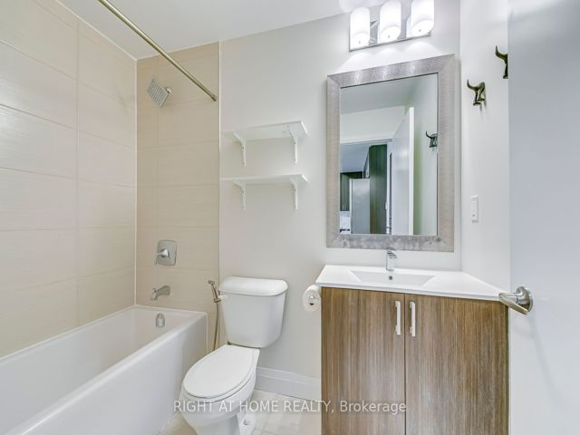 720 - 22 East Haven Dr