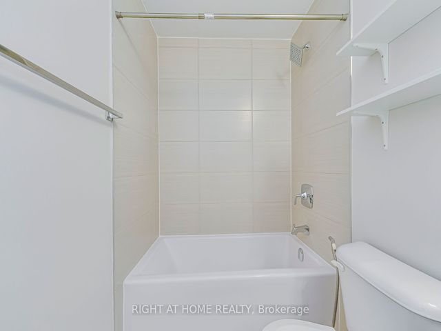 720 - 22 East Haven Dr