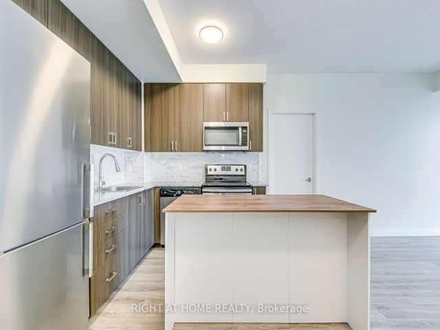 720 - 22 East Haven Dr