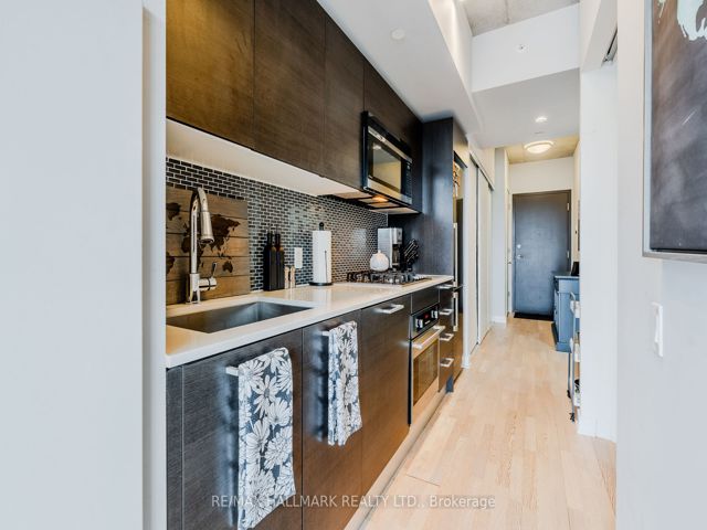 404 - 60 Haslett Ave