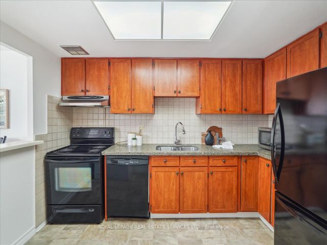 214 - 20 Dean Park Rd