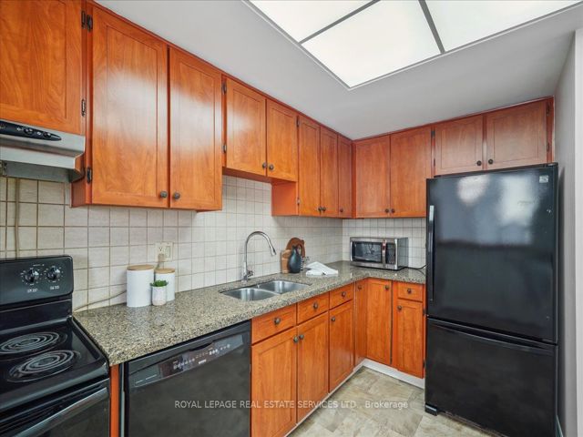 214 - 20 Dean Park Rd