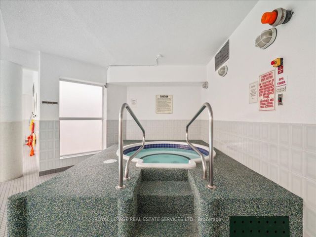 214 - 20 Dean Park Rd