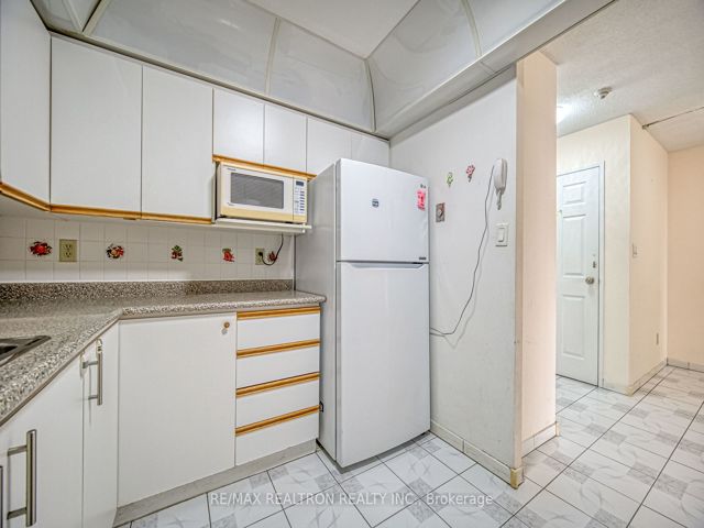 1029 - 25 Bamburgh Circ