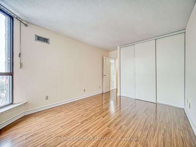 1029 - 25 Bamburgh Circ