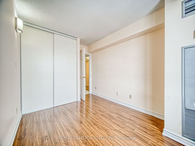 1029 - 25 Bamburgh Circ