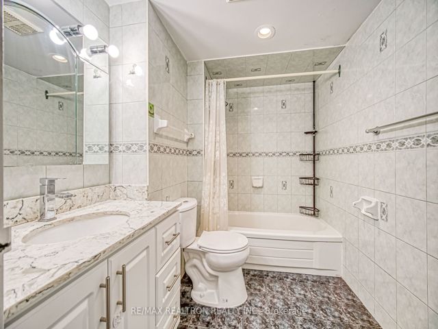 1029 - 25 Bamburgh Circ