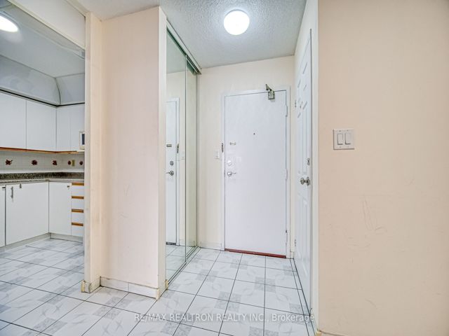 1029 - 25 Bamburgh Circ