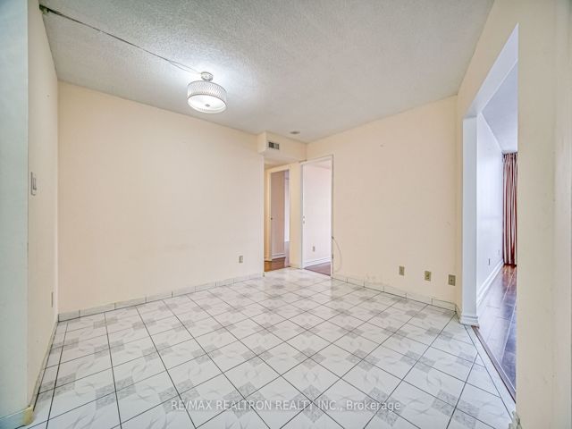 1029 - 25 Bamburgh Circ