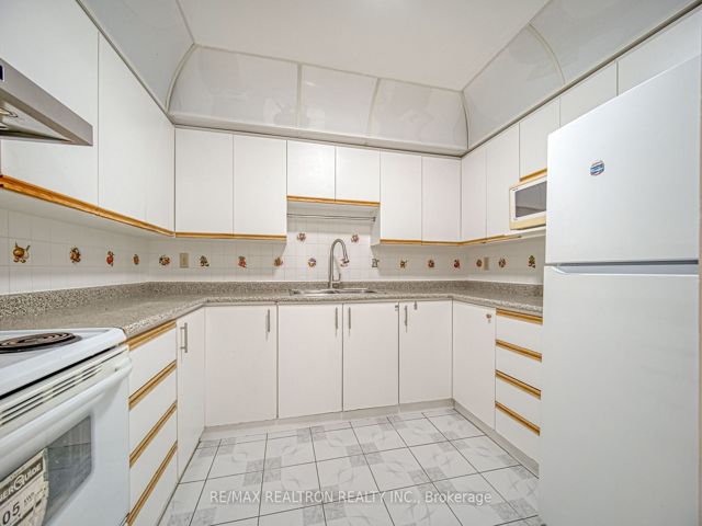 1029 - 25 Bamburgh Circ