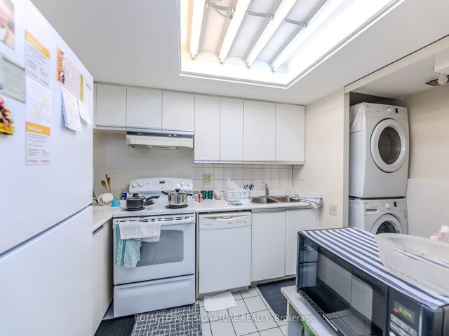 808 - 2460 Eglinton Ave E