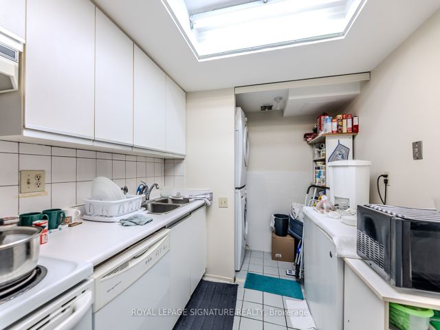 808 - 2460 Eglinton Ave E