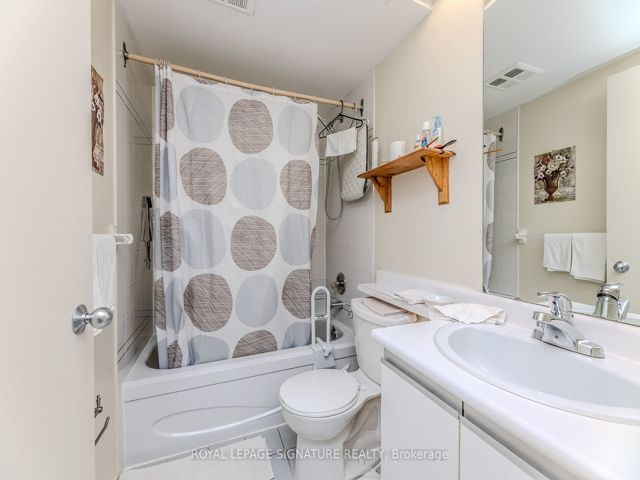 808 - 2460 Eglinton Ave E