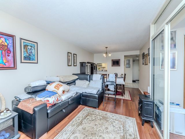 808 - 2460 Eglinton Ave E