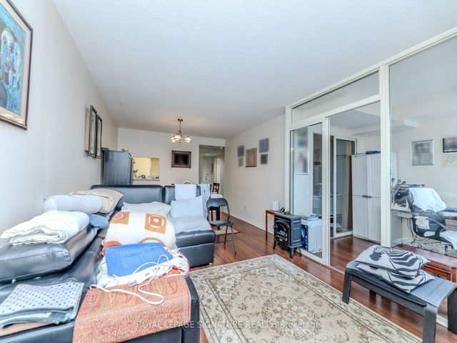 808 - 2460 Eglinton Ave E