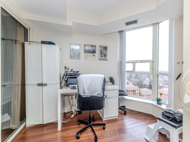 808 - 2460 Eglinton Ave E
